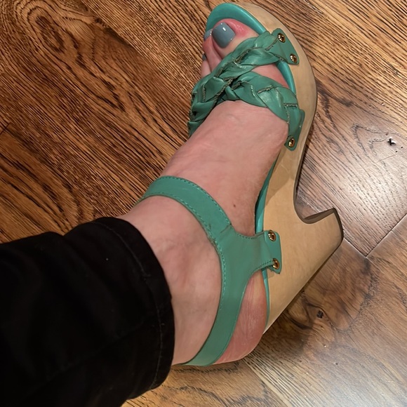 Cute colorful platform sandals. - Picture 6 of 9